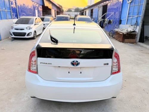 Toyota Prius 2013 Option 3 សូឡា ឃ្មុំ​ហ្ស៊ីន ទឹកថ្នាំហ្ស៊ីន​ 97%