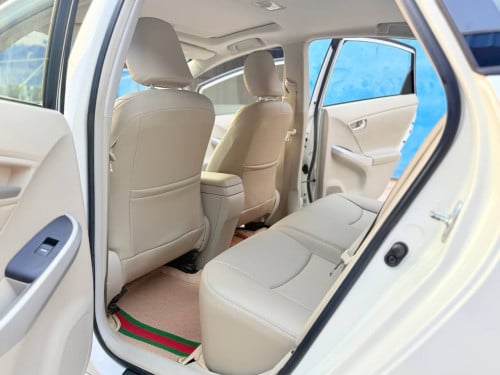 Toyota Prius 2013 Option 3 សូឡា ឃ្មុំ​ហ្ស៊ីន ទឹកថ្នាំហ្ស៊ីន​ 97%
