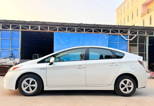 Toyota Prius 2013 Option 3 សូឡា ឃ្មុំ​ហ្ស៊ីន ទឹកថ្នាំហ្ស៊ីន​ 97%