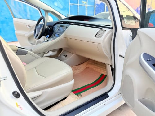 Toyota Prius 2013 Option 3 សូឡា ឃ្មុំ​ហ្ស៊ីន ទឹកថ្នាំហ្ស៊ីន​ 97%