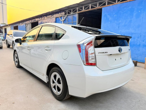 Toyota Prius 2013 Option 3 សូឡា ឃ្មុំ​ហ្ស៊ីន ទឹកថ្នាំហ្ស៊ីន​ 97%