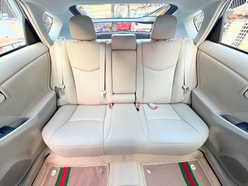 Toyota Prius 2013 Option 3 សូឡា ឃ្មុំ​ហ្ស៊ីន ទឹកថ្នាំហ្ស៊ីន​ 97%