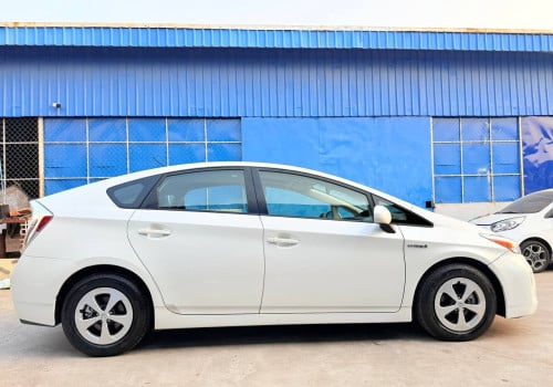 Toyota Prius 2013 Option 3 សូឡា ឃ្មុំ​ហ្ស៊ីន ទឹកថ្នាំហ្ស៊ីន​ 97%
