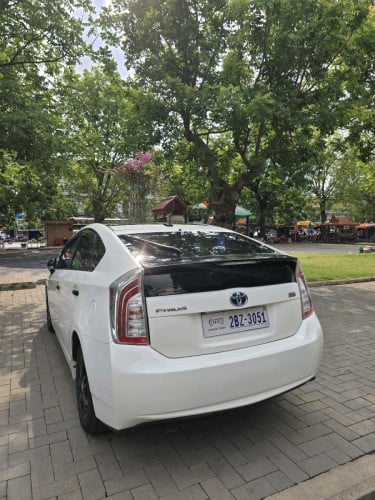 Toyota Prius 2014 Option 4 Solar ស្លាយកុងទ័រ ត្រចៀកក្តោប Auto ឡានជិះផ្ទាល់ខ្លូន មិនដែរបុក ជិះថែ។