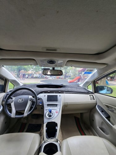 Toyota Prius 2014 Option 4 Solar ស្លាយកុងទ័រ ត្រចៀកក្តោប Auto ឡានជិះផ្ទាល់ខ្លូន មិនដែរបុក ជិះថែ។