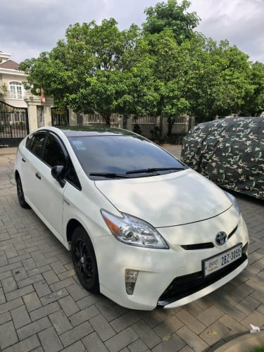 Toyota Prius 2014 Option 4 Solar ស្លាយកុងទ័រ ត្រចៀកក្តោប Auto ឡានជិះផ្ទាល់ខ្លូន មិនដែរបុក ជិះថែ។