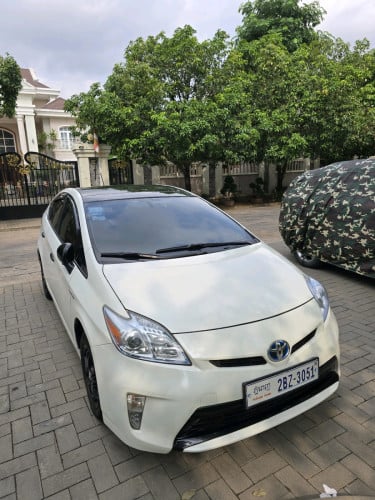 Toyota Prius 2014 Option 4 Solar ស្លាយកុងទ័រ ត្រចៀកក្តោប Auto ឡានជិះផ្ទាល់ខ្លូន មិនដែរបុក ជិះថែ។