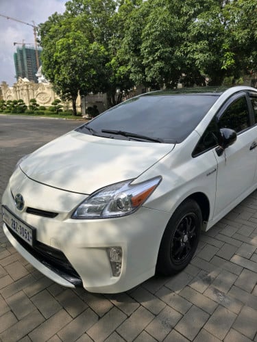 Toyota Prius 2014 Option 4 Solar ស្លាយកុងទ័រ ត្រចៀកក្តោប Auto ឡានជិះផ្ទាល់ខ្លូន មិនដែរបុក ជិះថែ។
