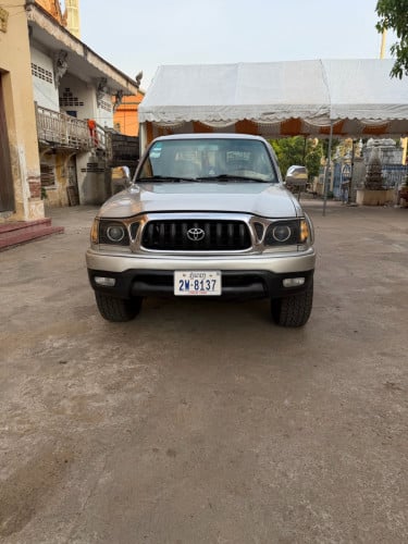 Toyota Tacoma 03 V 6 ប៉ុងមួយ ប្រើកង់ភ្លើងឡានស្អាត
