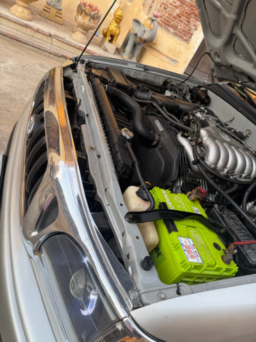 Toyota Tacoma 03 V 6 ប៉ុងមួយ ប្រើកង់ភ្លើងឡានស្អាត