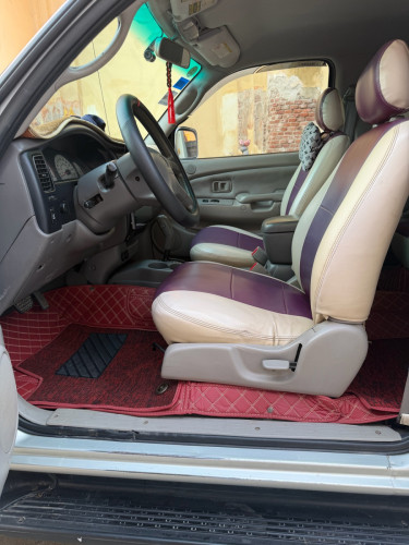 Toyota Tacoma 03 V 6 ប៉ុងមួយ ប្រើកង់ភ្លើងឡានស្អាត