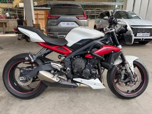 Triumph Street Triple R 675 ABS 2014 — Well Maintained + Riding Equipment Included