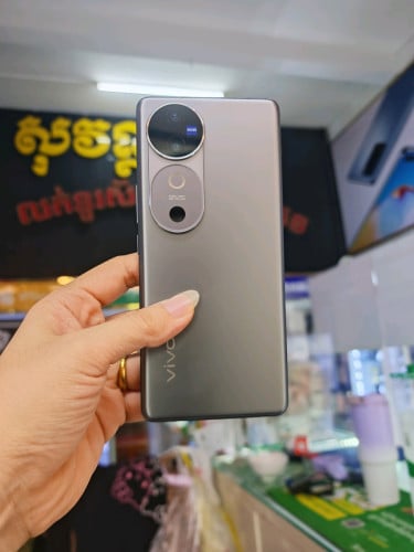 Vivo V40 5G ram12G+12G/256G sim2 ស្អាត99%ធានាហ្សីនសុំនុំ