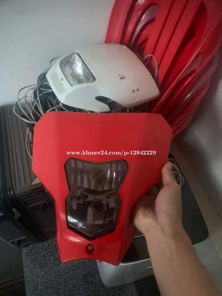 ចង្គៀងលេង និងសុីន ម៉ូតូត្រៃ
