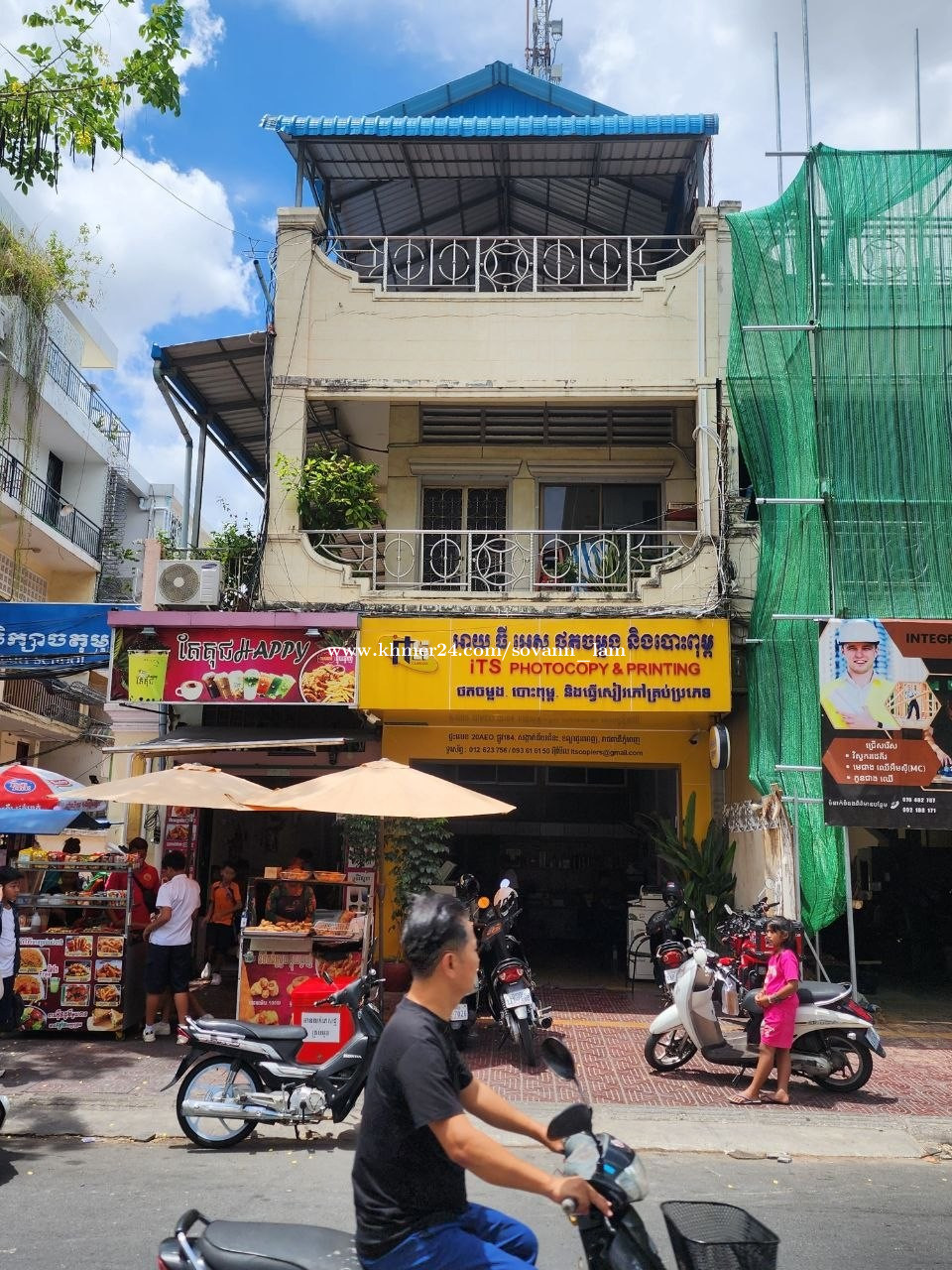 Flat for rent for business near Chak Tomuk School.