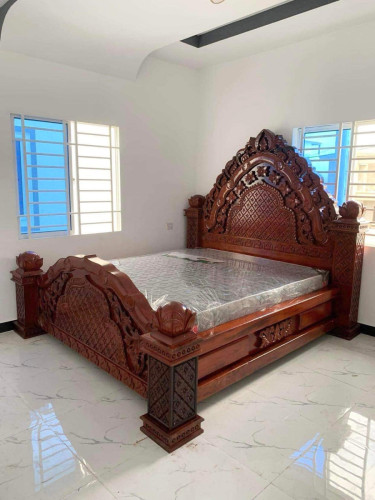 ផ្ទះកែង​ ម្ចាស់ដេីម​ មានប្លង់រឹង​ បូកគ្រឿងសង្ហារិម