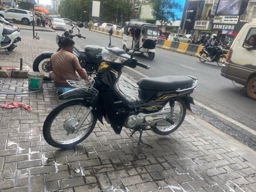 វ៉ៃដូរម៉ូតូនៅស្អាត