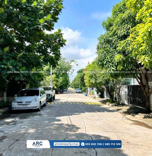 វីឡាកូនកាត់លក់បន្ទាន់នៅក្នុង វីឡាទួលសង្កែ ឬស្សីកែវ