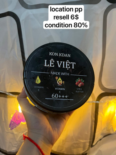 ផលិតផលគ្រឿងសម្អាង​