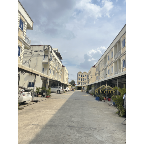 ផ្ទះលក់ ទីតាំងក្នុងសំណង់ផ្ទះល្វែងមហាជនសួស្ដី (ចោមចៅ)
