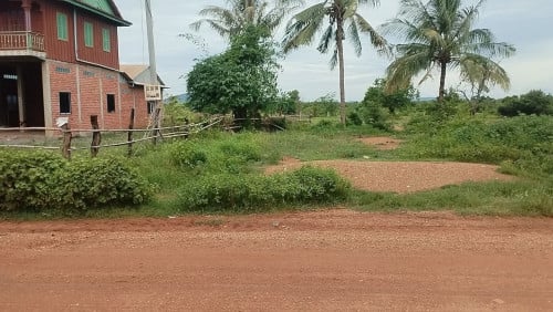 ដីភូមិ លក់ប្រញ្ញាប់លុយ ចម្ងាយ10kmពីស្ពឺ