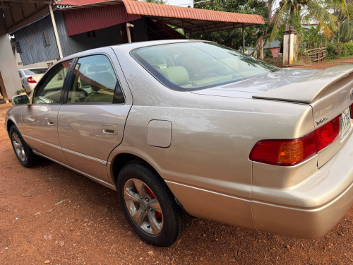 ឡានលក់ 1997 ពណ៌មាស ឡានមុខក្រោយស្អាត ម៉ាសុីនត្រជាក់អេមណាស់