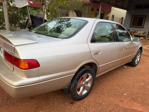 ឡានលក់ 1997 ពណ៌មាស ឡានមុខក្រោយស្អាត ម៉ាសុីនត្រជាក់អេមណាស់