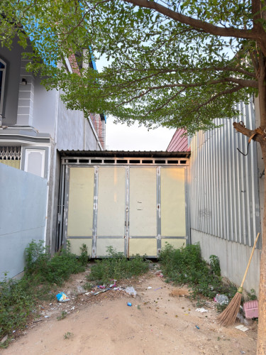 ដីលក់បន្ទាន់ 4X20m ប្លង់រឹង មានផ្លូវបេតុងស្រាប់