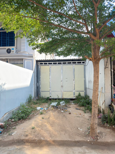 ដីលក់បន្ទាន់ 4X20m ប្លង់រឹង មានផ្លូវបេតុងស្រាប់