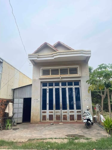 ដីនិងផ្ទះលក់សាច់ដី7×20សាច់ផ្ទះ5×14 មានបន្ទុប់គេ3និងបន្ទុបទឹក2 ទីតាំងស្គន់
