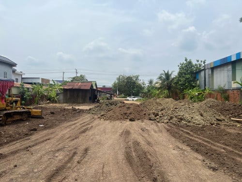 ដីសំរាប់ លក់រឺជួល ជិតផ្សារសួង លើផ្លូវជាតិលេខ7