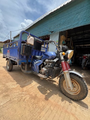 ម៉ូតូ ដឹក $950 មានកាត់ទ្រី ចរចា