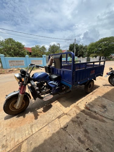 ម៉ូតូ ដឹក $950 មានកាត់ទ្រី ចរចា