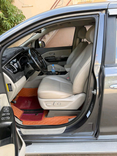 ស្តុកថ្មី Kia Carnival 2015 Full Option