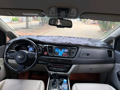 ស្តុកថ្មី Kia Carnival 2015 Full Option