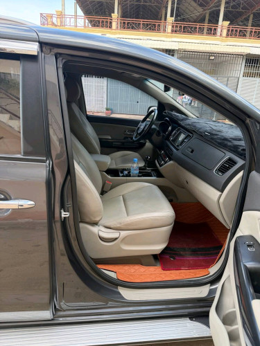 ស្តុកថ្មី Kia Carnival 2015 Full Option