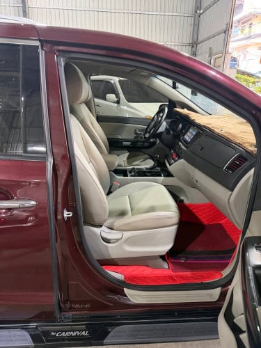 ស្តុកថ្មី Kia Carnival 2015 Full Option