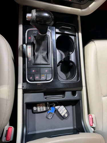ស្តុកថ្មី Kia Carnival 2015 Full Option