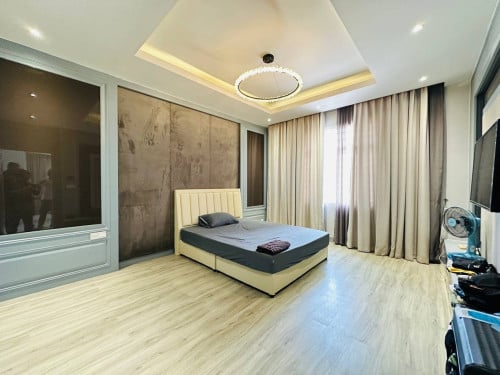 វីឡាទោលម៉ូឌែន (Modern) ក្នុងបុរី អង្គរភ្នំពេញ2 ត្រូវការលក់បន្ទាន់ខ្លាំង