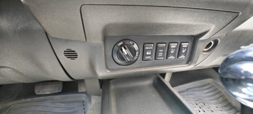 ខ្ញុំត្រូវការលក់រថយន្តNISSAN NAVARA ឆ្នាំ2008 FULL OPTION អូតូកាប់ពីតាស់