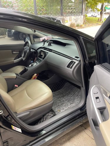 ឡាន Prius 010 Option3 ខ្មៅ (ម្ចាស់ផ្ទាល់ ប្រើផ្ទាល់ខ្លួន)  ឡានថ្មី 99% ចង់លក់វិញ 14500$