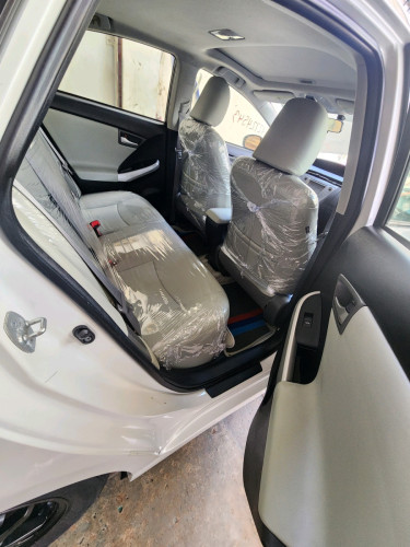កំពូលថ្មី Prius 2013 option3 SOLA មូល1លាន%