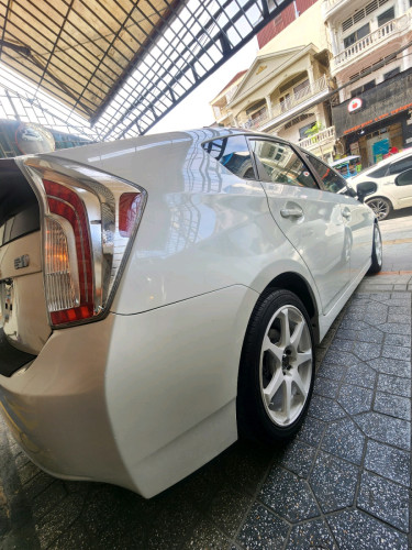 កំពូលថ្មី Prius 2014 option3 SOLA មូល1លាន%