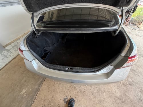 លក់​ប្រញាប់​លុយ​ TOYOTA Camry 010 XLE