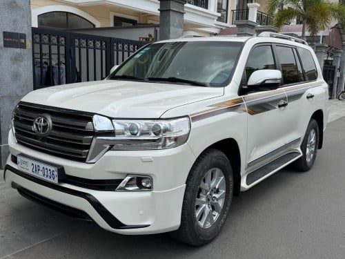 ទេីបកាត់បានក្តៅៗបងប្អូន​ Toyota Landgruiser 2017ថ្មីគ្មានទាស់​ ឡានសាណុំស្រុីន​ តោះដាក់ម៉ូយបាន