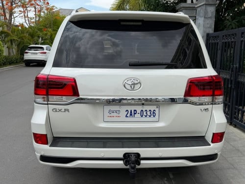 ទេីបកាត់បានក្តៅៗបងប្អូន​ Toyota Landgruiser 2017ថ្មីគ្មានទាស់​ ឡានសាណុំស្រុីន​ តោះដាក់ម៉ូយបាន