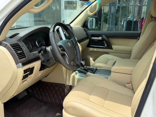 ទេីបកាត់បានក្តៅៗបងប្អូន​ Toyota Landgruiser 2017ថ្មីគ្មានទាស់​ ឡានសាណុំស្រុីន​ តោះដាក់ម៉ូយបាន