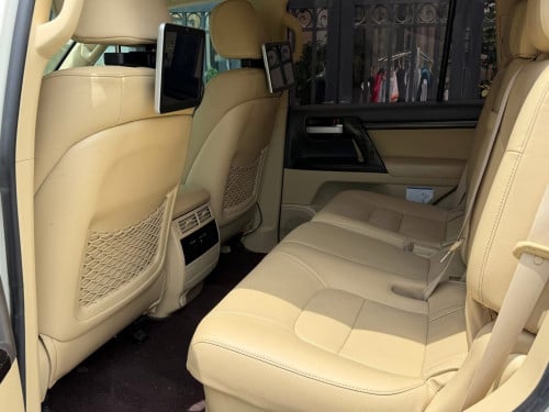 ទេីបកាត់បានក្តៅៗបងប្អូន​ Toyota Landgruiser 2017ថ្មីគ្មានទាស់​ ឡានសាណុំស្រុីន​ តោះដាក់ម៉ូយបាន