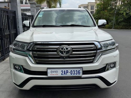 ទេីបកាត់បានក្តៅៗបងប្អូន​ Toyota Landgruiser 2017ថ្មីគ្មានទាស់​ ឡានសាណុំស្រុីន​ តោះដាក់ម៉ូយបាន