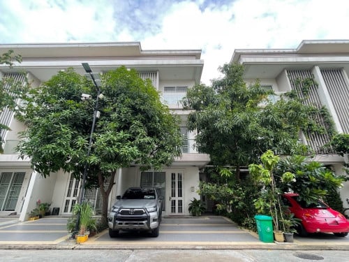 🏡 វីឡាកូនកាត់សំរាប់ជួលនៅបុរី ជីបម៉ុង​ សែនសុខ  / Link Villa rent in Borey Chip Mong Sen Sok,